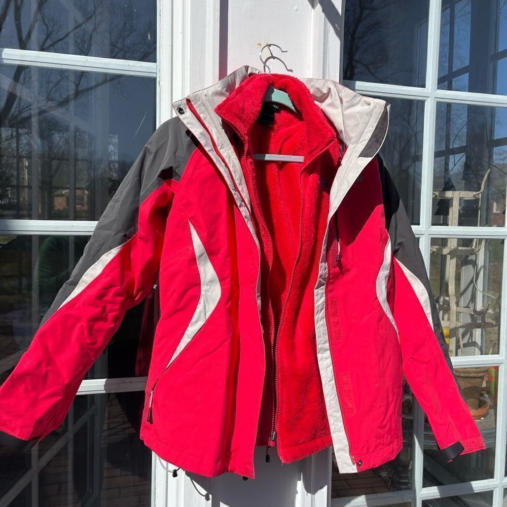 The North Face Women's Red and White Ski Jacket - Picture 5 of 10